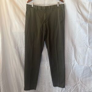 Banana Republic Men's 36 x 34 Olive Green Tapered Fit Chino Pants Cotton Blend